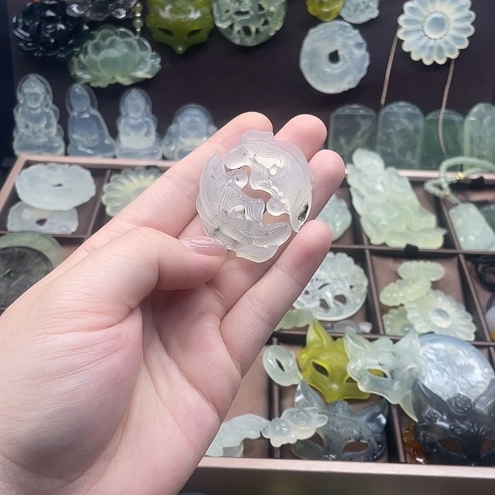 未镶嵌岫玉吊坠(赠链)