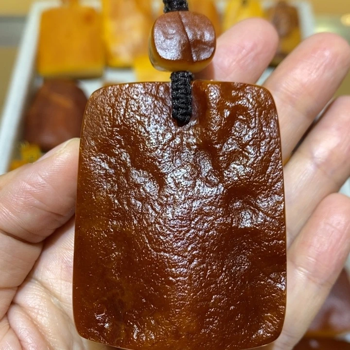 定制琥珀未镶嵌枣红皮花蜡原石切牌