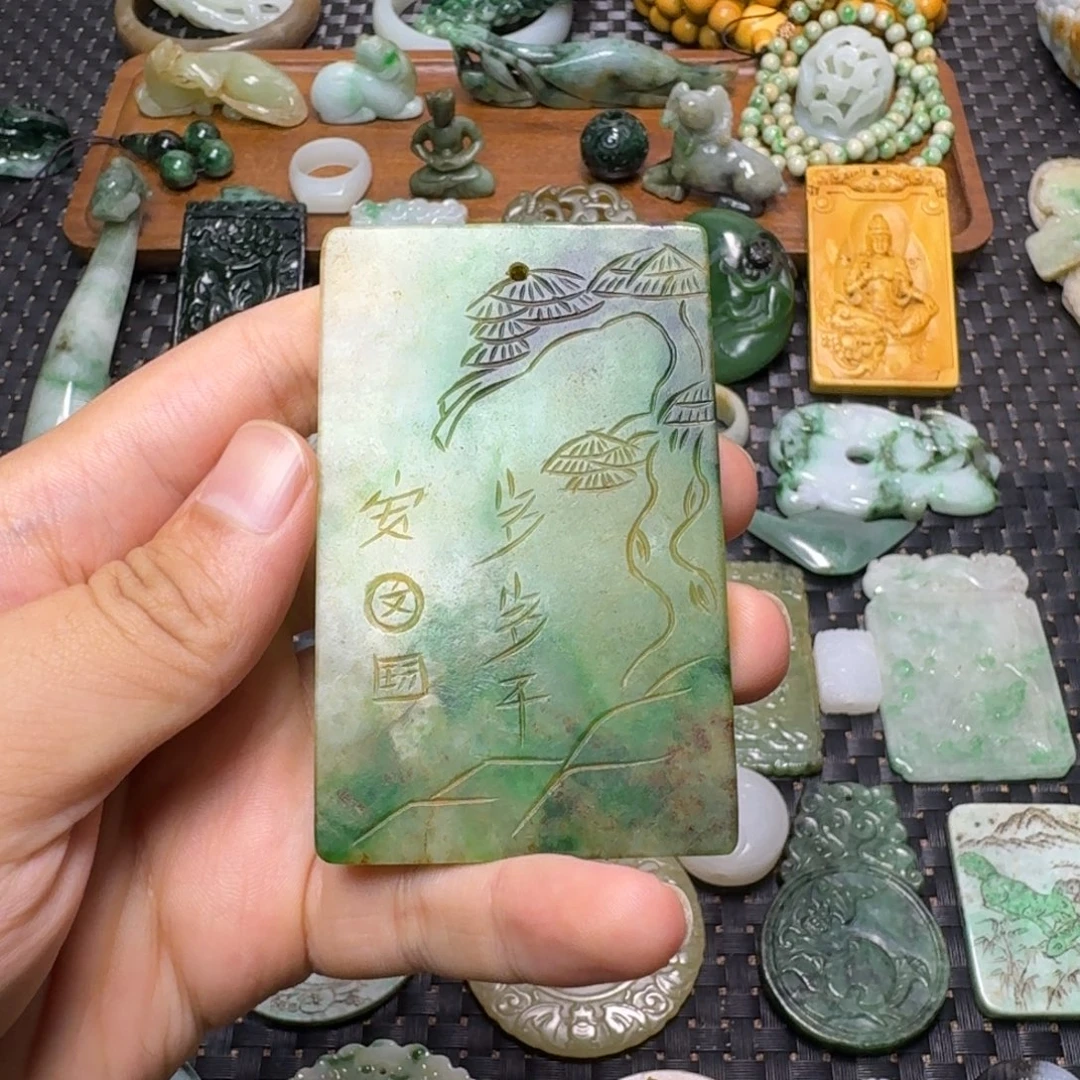 扬***辰颈饰未镶嵌翡翠翡翠颈饰未镶嵌