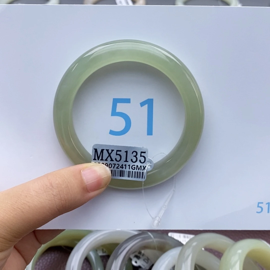 月***子和田玉手镯未镶嵌