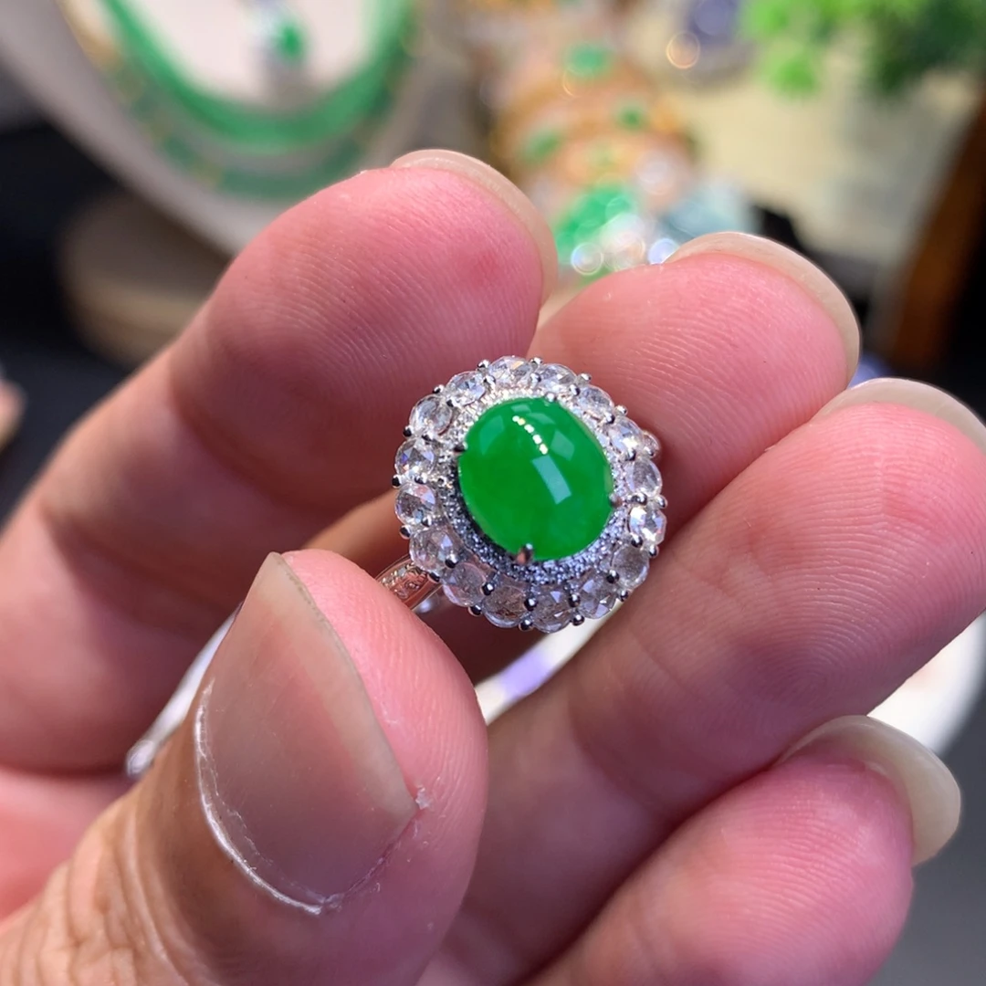 翡翠戒指18K金镶嵌绿蛋面