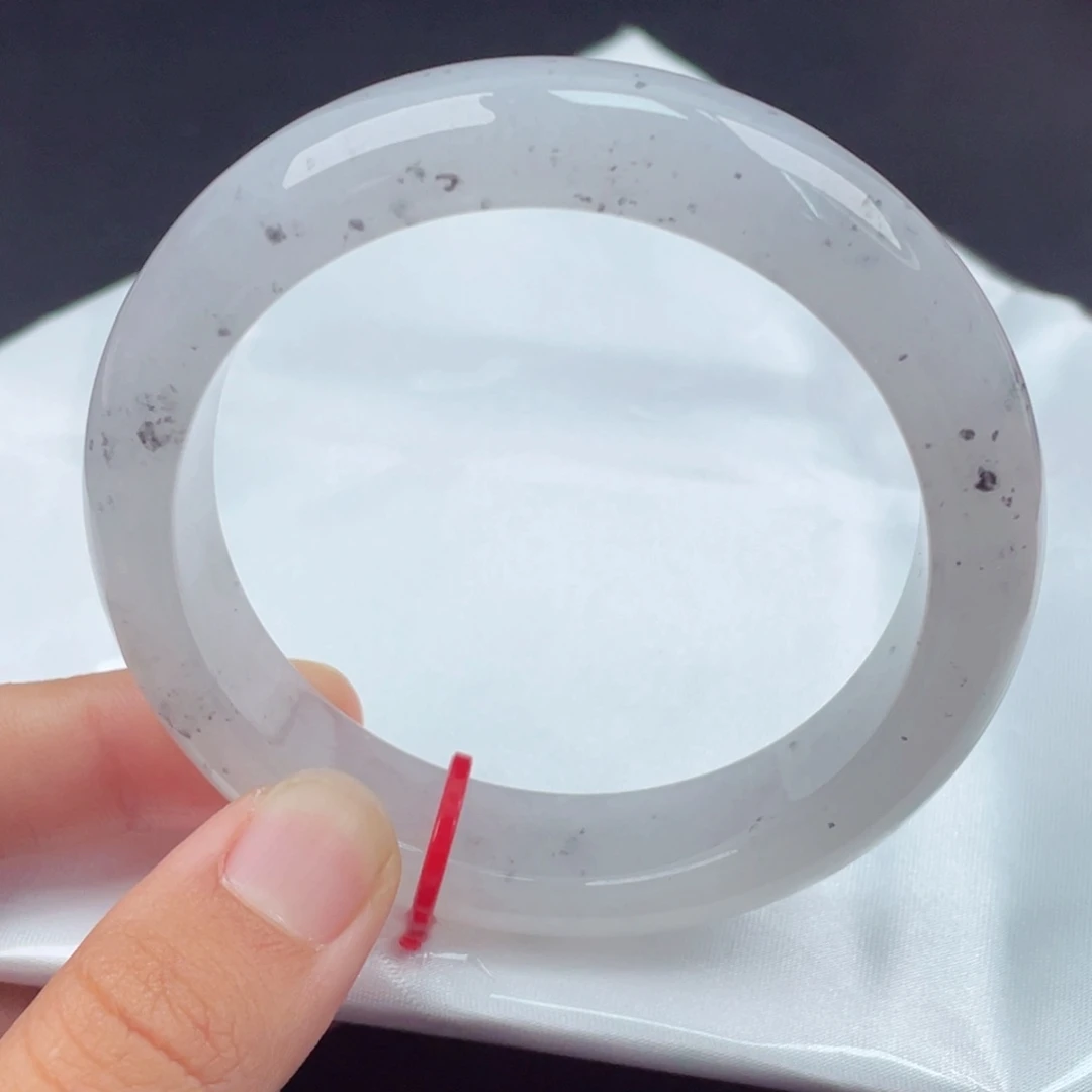 翡翠手镯未镶嵌正圈