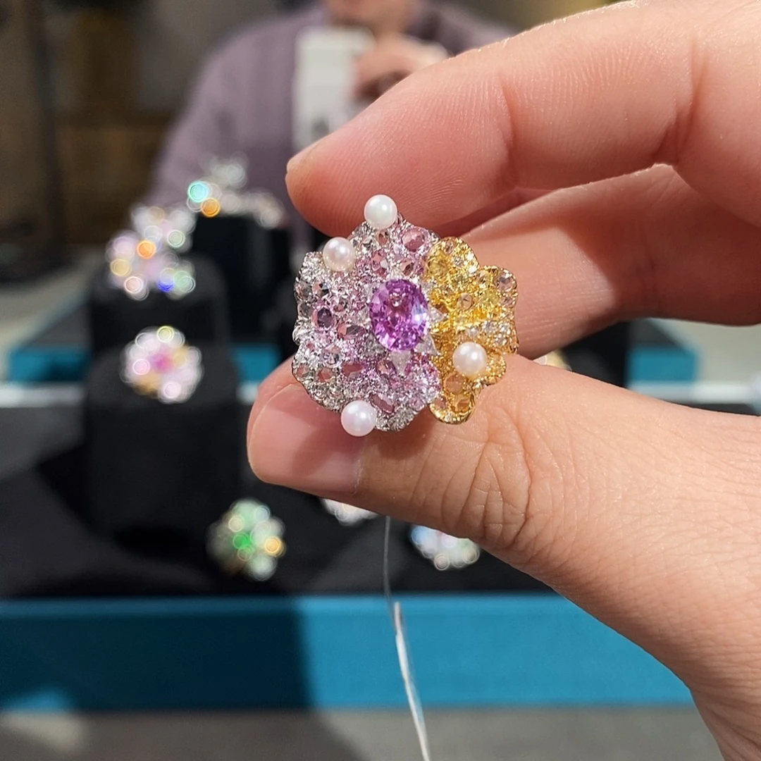 彩色蓝宝石18K金镶嵌戒指无烧紫粉色1.095ct