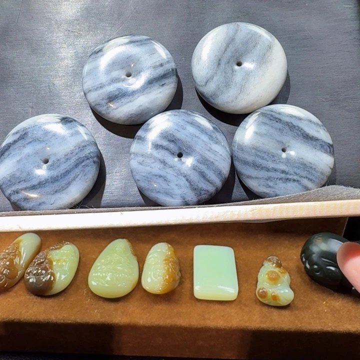 和田玉未镶嵌挂件颜色多样性发货拍一发一