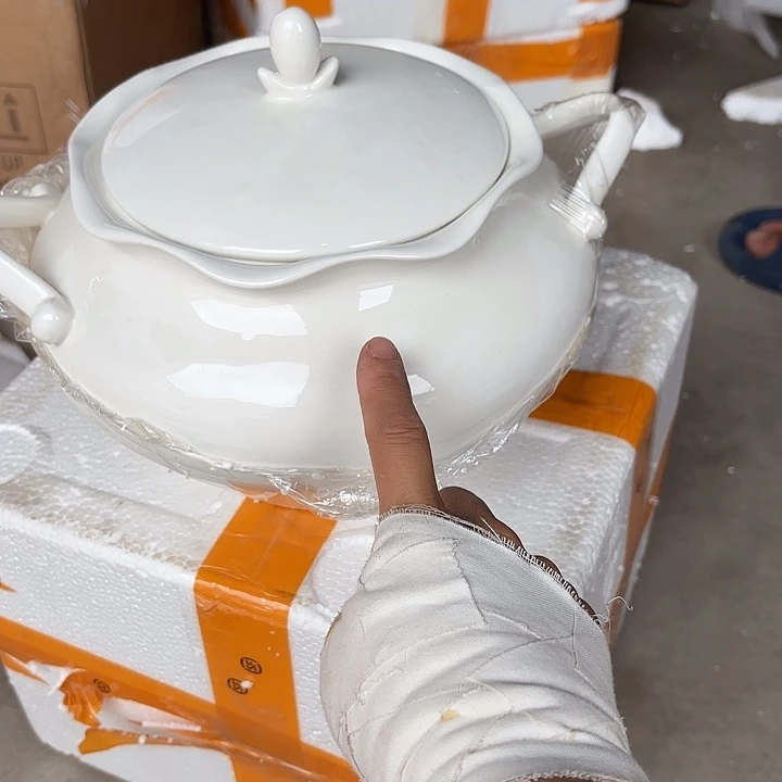 碟微瑕介意勿拍……1个汤碗