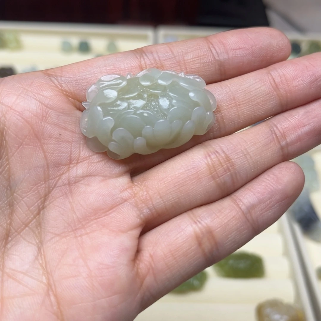 浅***然和田玉未镶嵌珠宝半成品