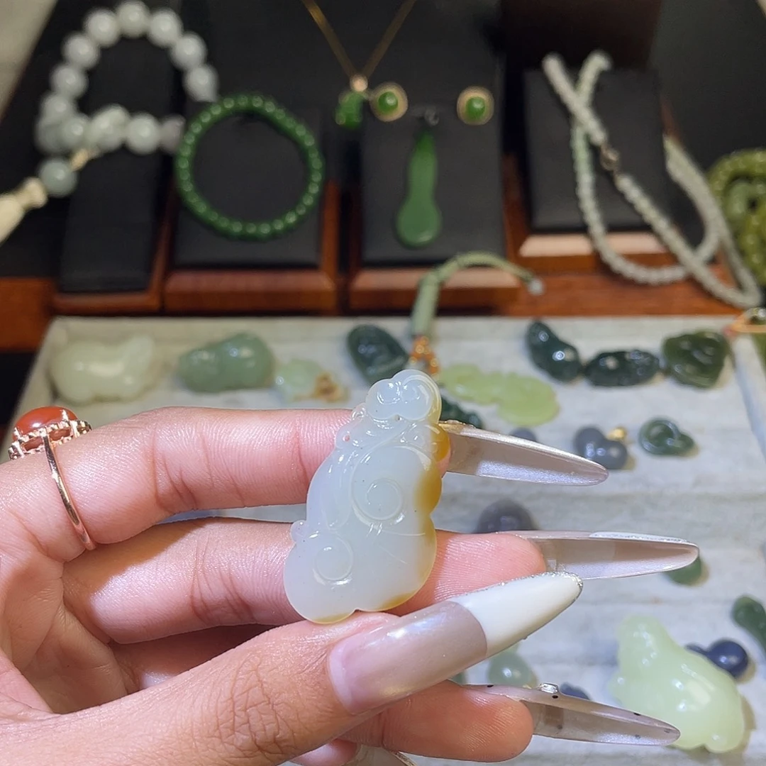 颈饰未镶嵌和田玉