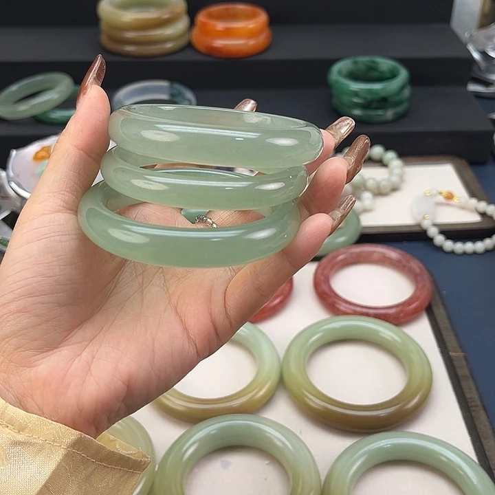 石英岩玉未镶嵌手镯