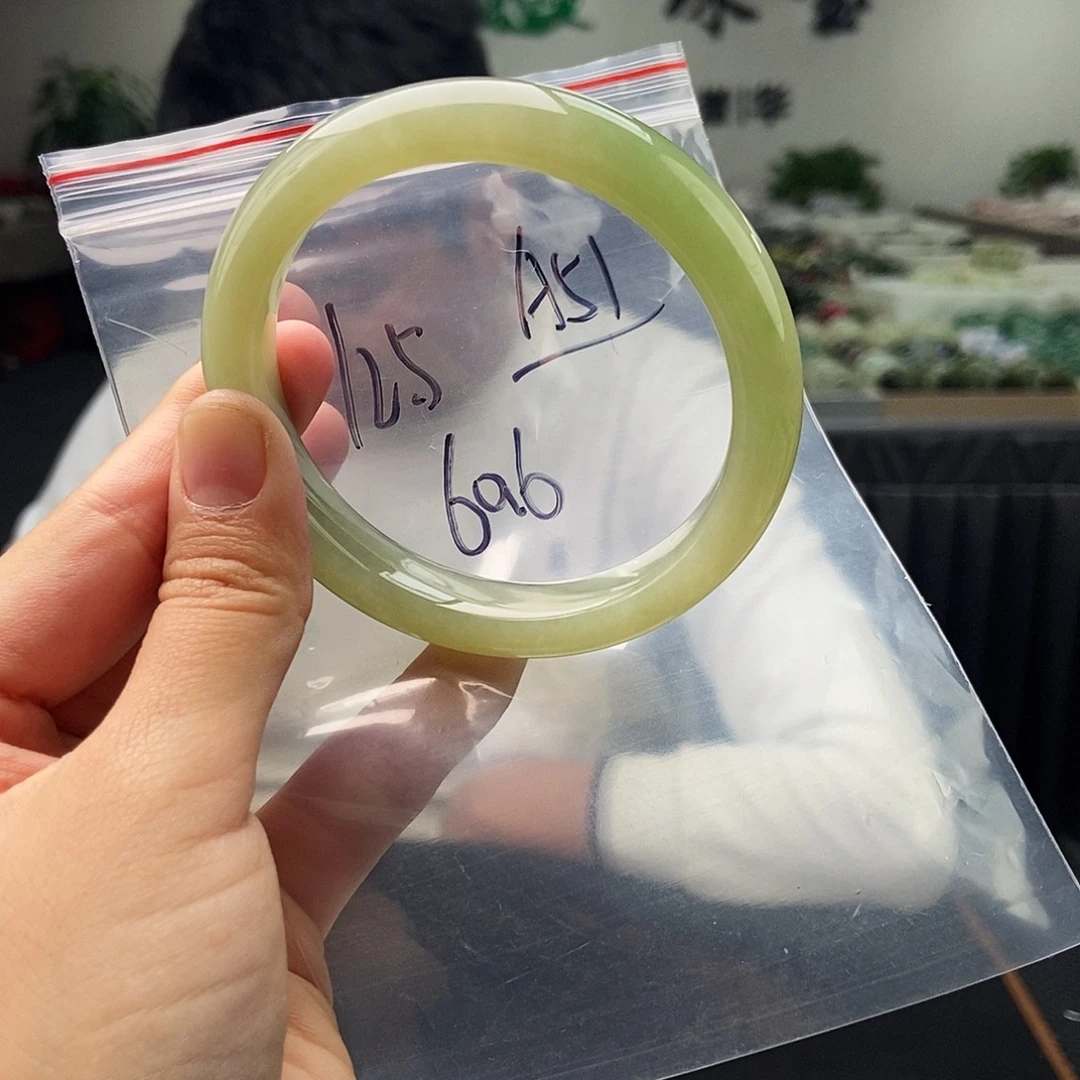 和田玉未镶嵌手镯拍一发一