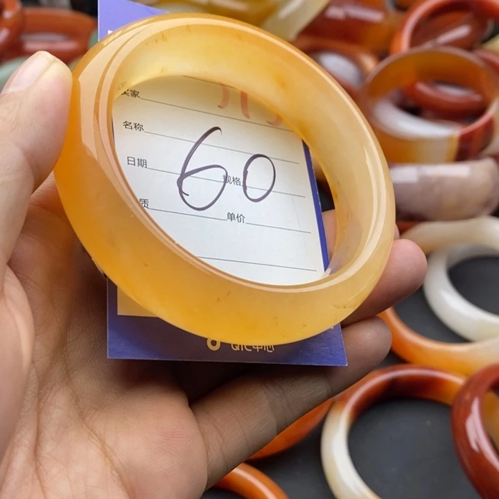 未镶嵌手镯石英质玉