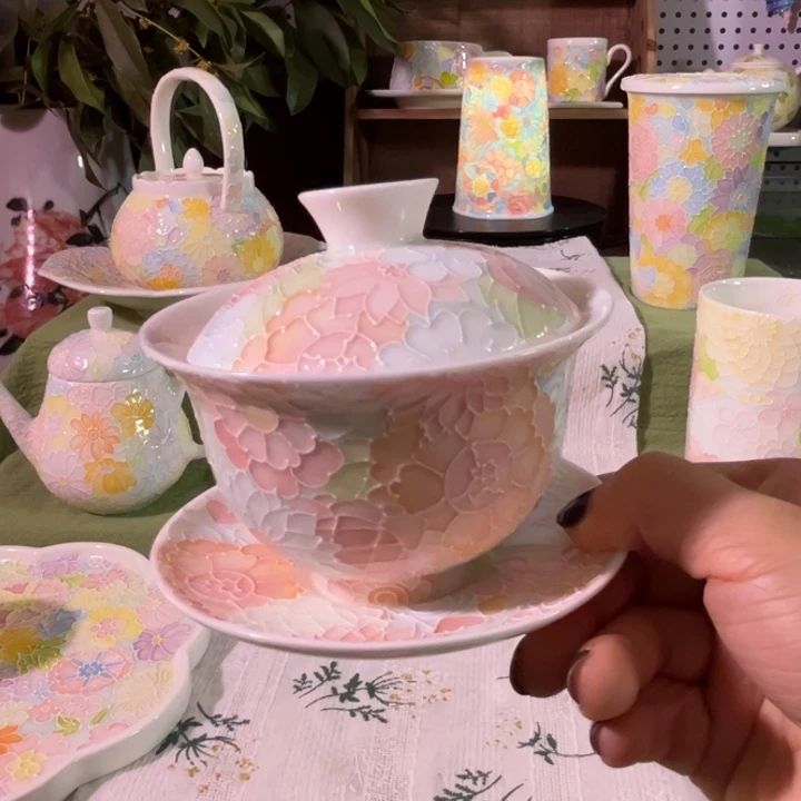双饮款陶瓷万花三才盖碗
