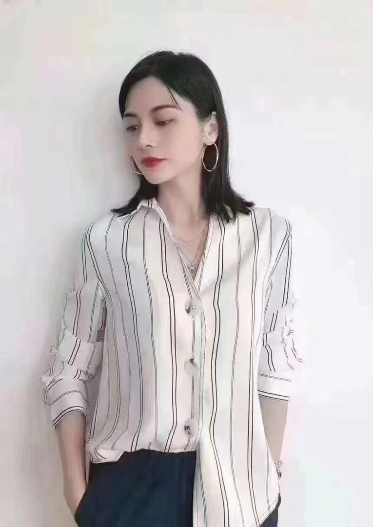 No退换 1300502 气质款翻领条纹衬衣