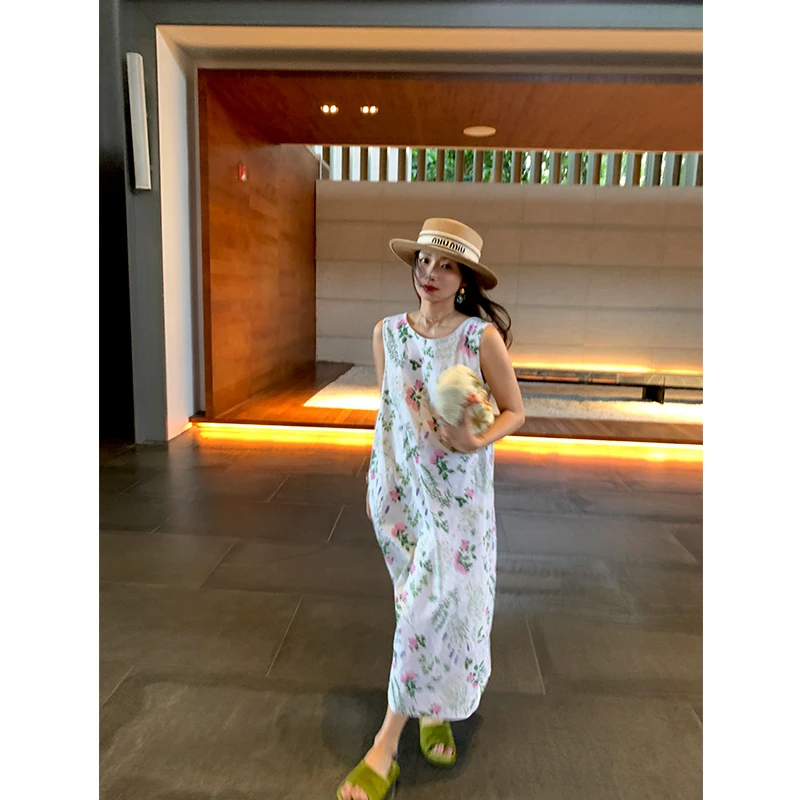 落落狷介春日少女穿搭2025年新款设计感小众无袖连衣裙露背碎花裙