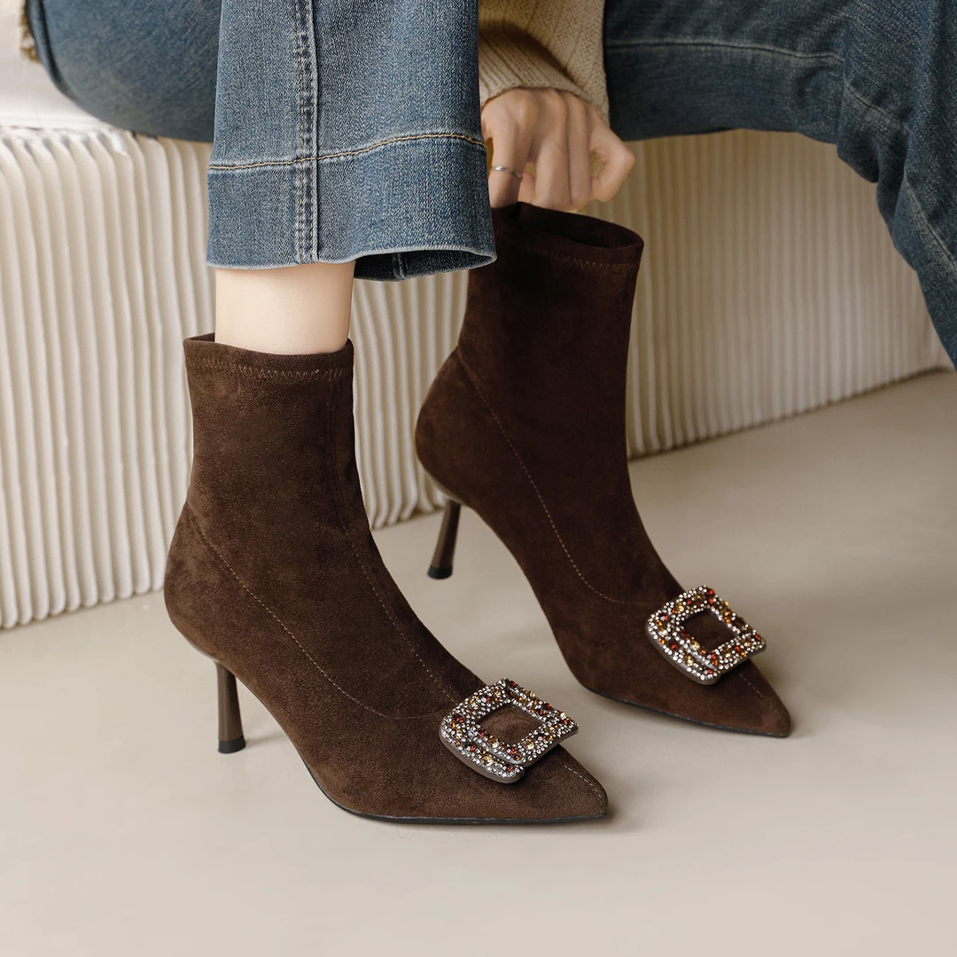 韩版棕色细跟弹力瘦瘦靴子女2025秋冬新款百搭气质高跟尖头短靴女