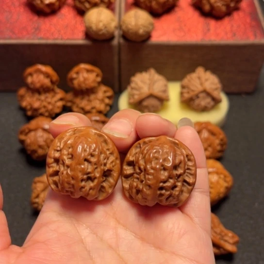 欧***d文玩核桃吊坠野狼