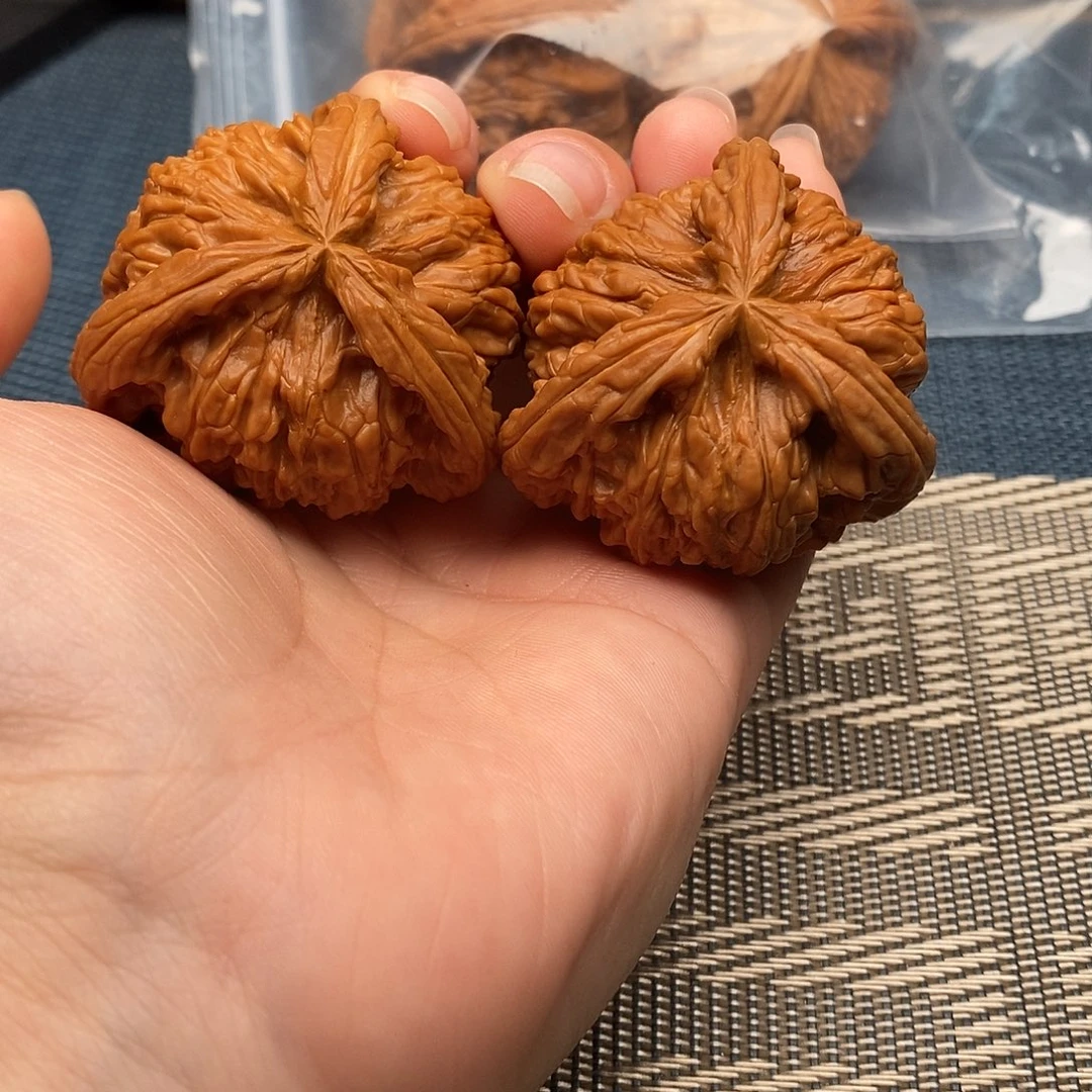 1***3吊坠文玩核桃三棱