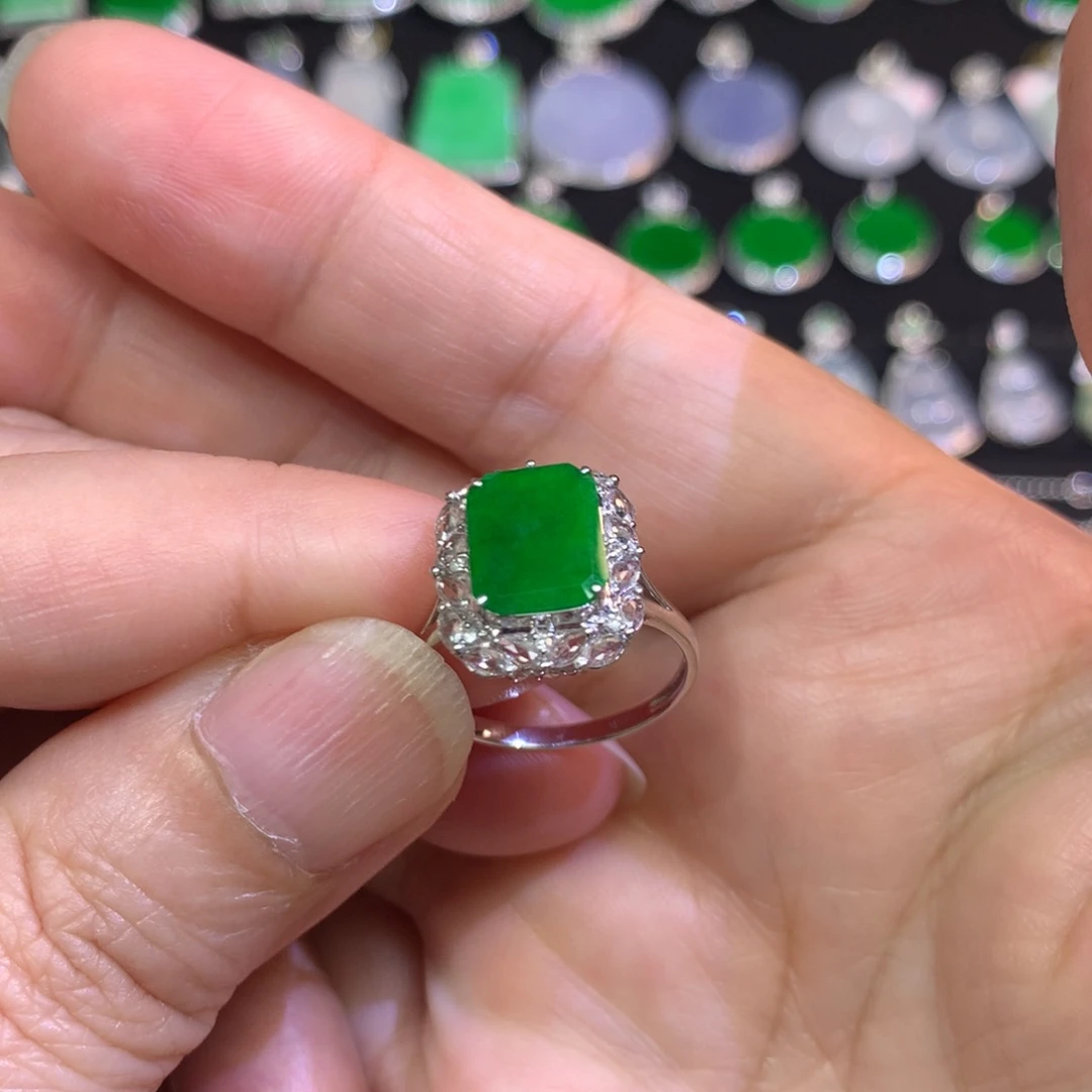 翡翠戒指18K金镶嵌戒指