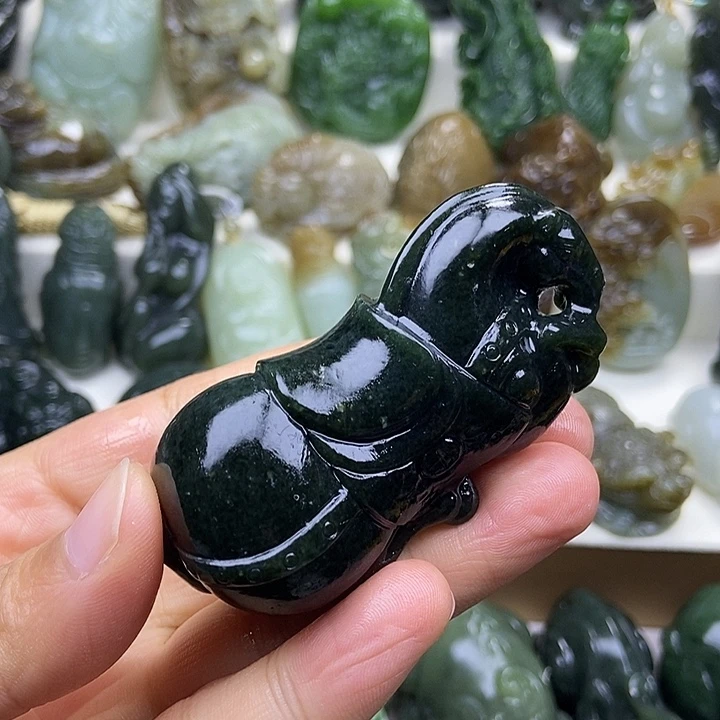 和田玉未镶嵌颈饰