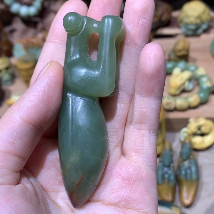 未镶嵌岫岩河磨玉（透闪石质玉）把件