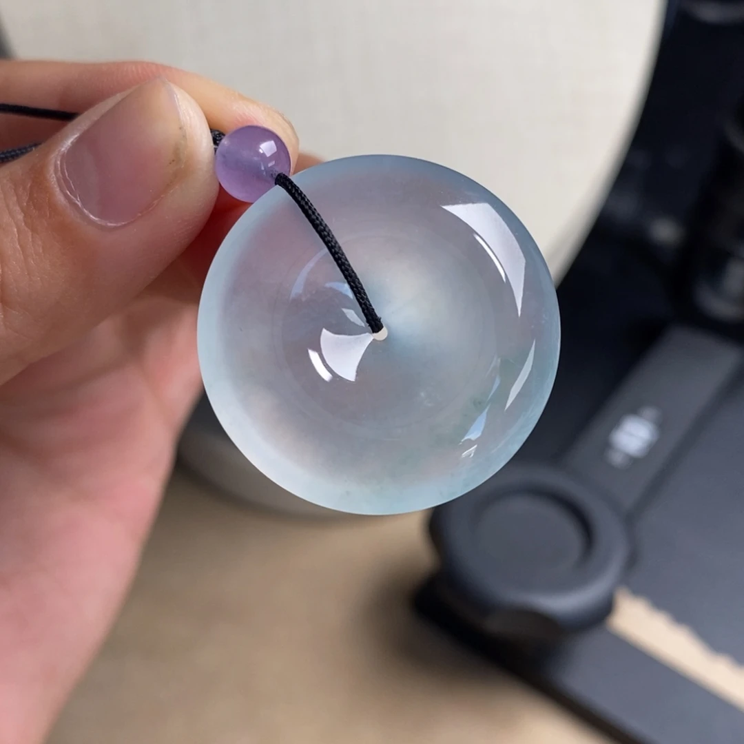 翡翠未镶嵌颈饰高冰种水淡雅蓝底飘绿大气冰透细腻起光平安扣