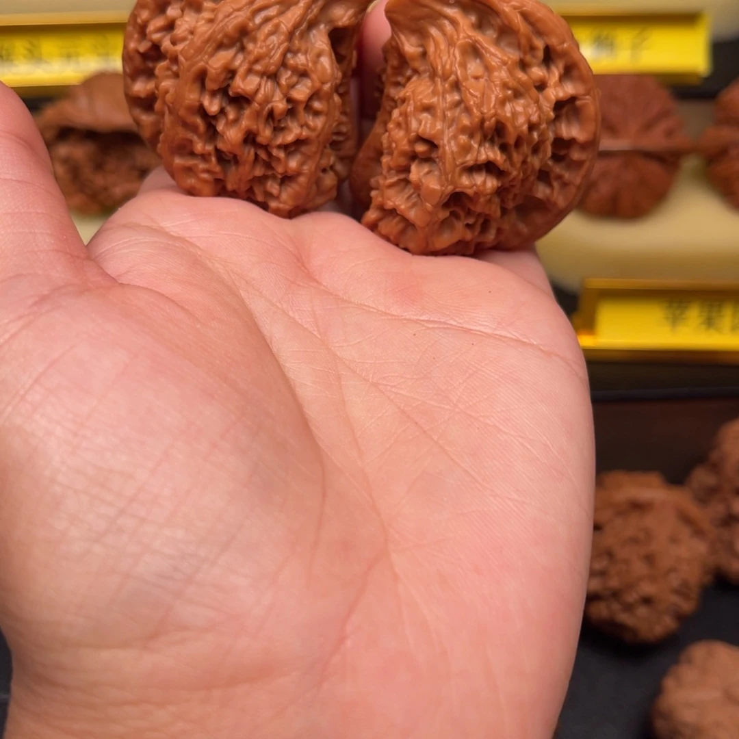 鱼****文玩核桃吊坠座山雕