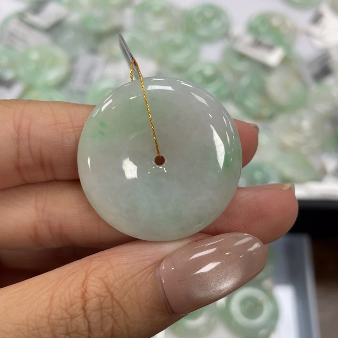 翡翠未镶嵌颈饰平安扣
