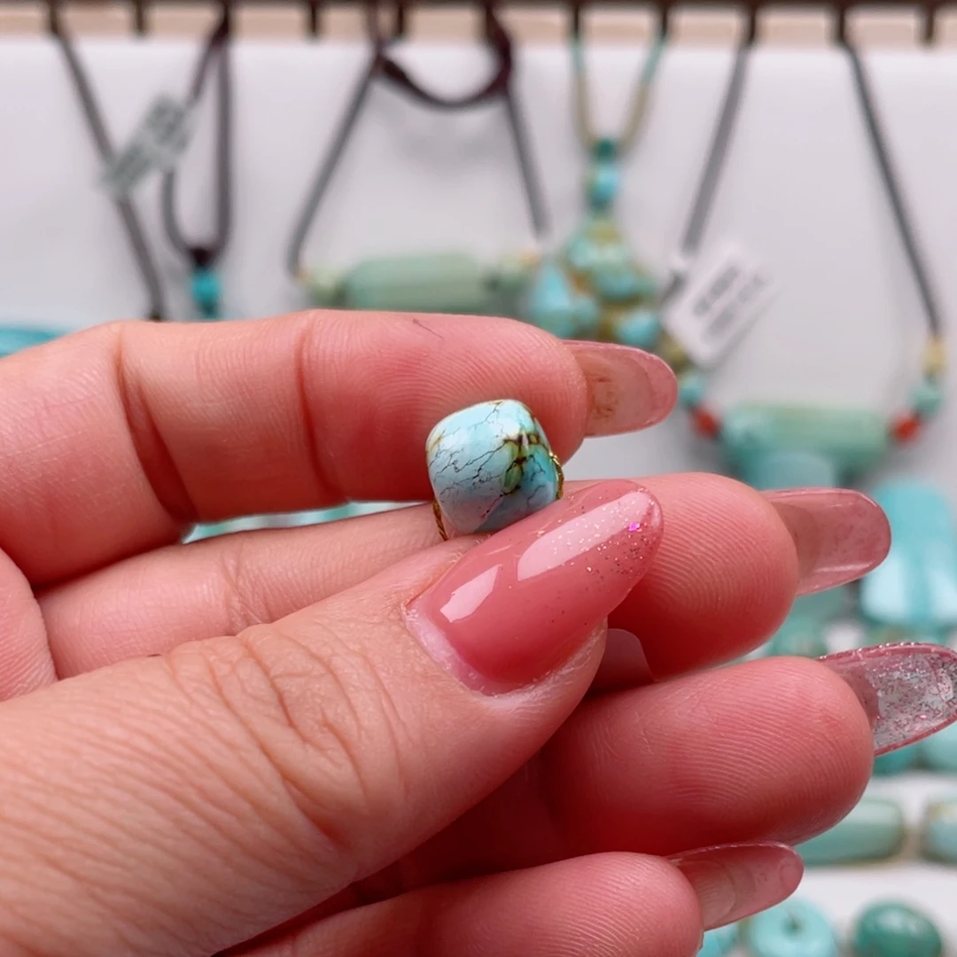 走***开绿松石未镶嵌摆件