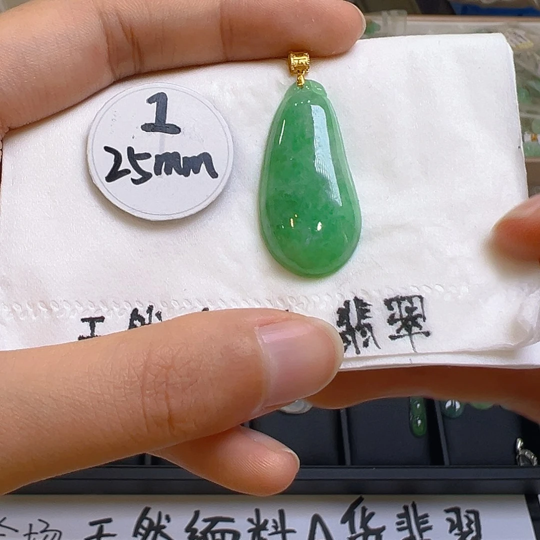 翡翠颈饰18K金镶嵌翡翠