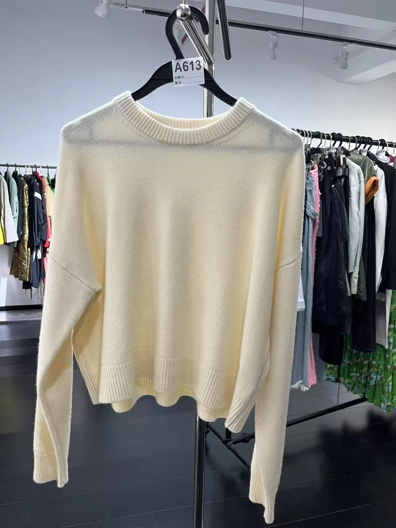 【0611】白色针织上衣毛衣