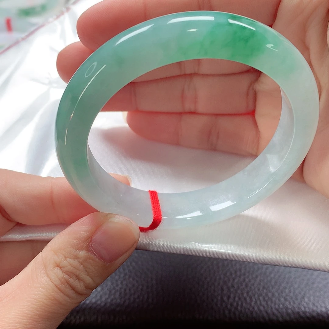 翡翠手镯未镶嵌天然A货翡翠