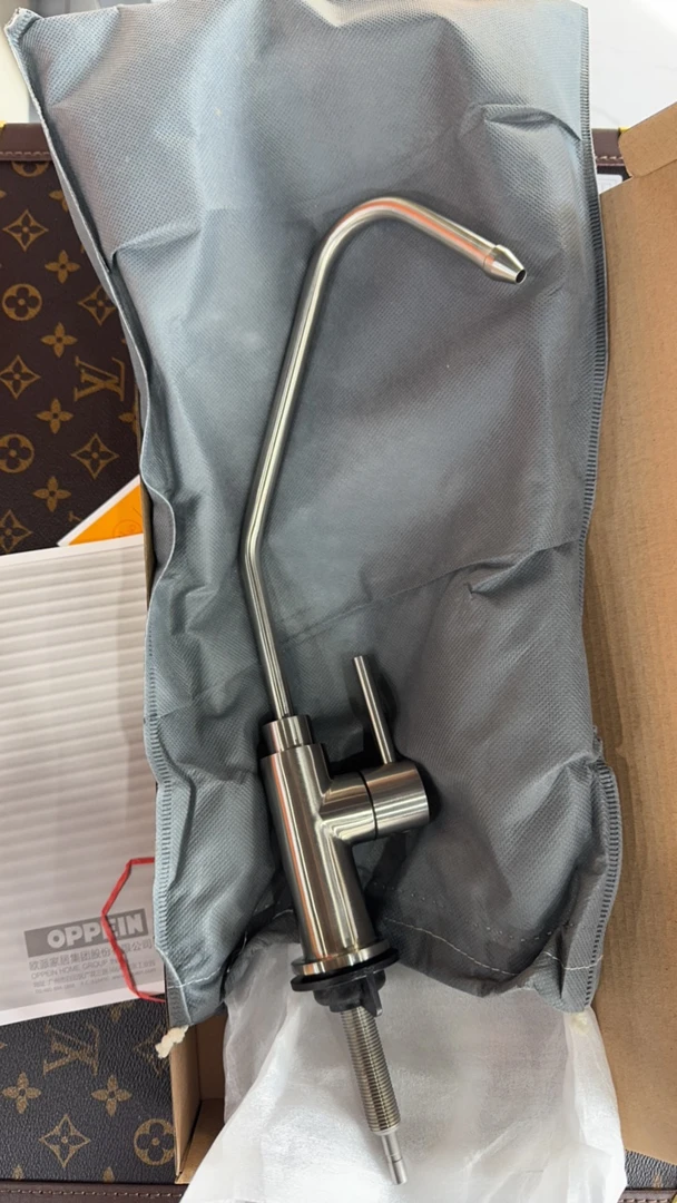 水龙头。家用厨房卫生间