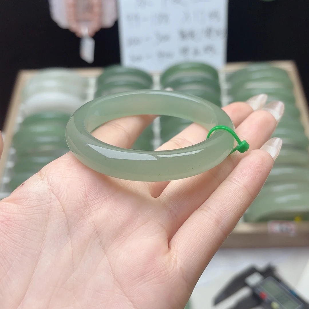 未镶嵌手镯石英质玉52