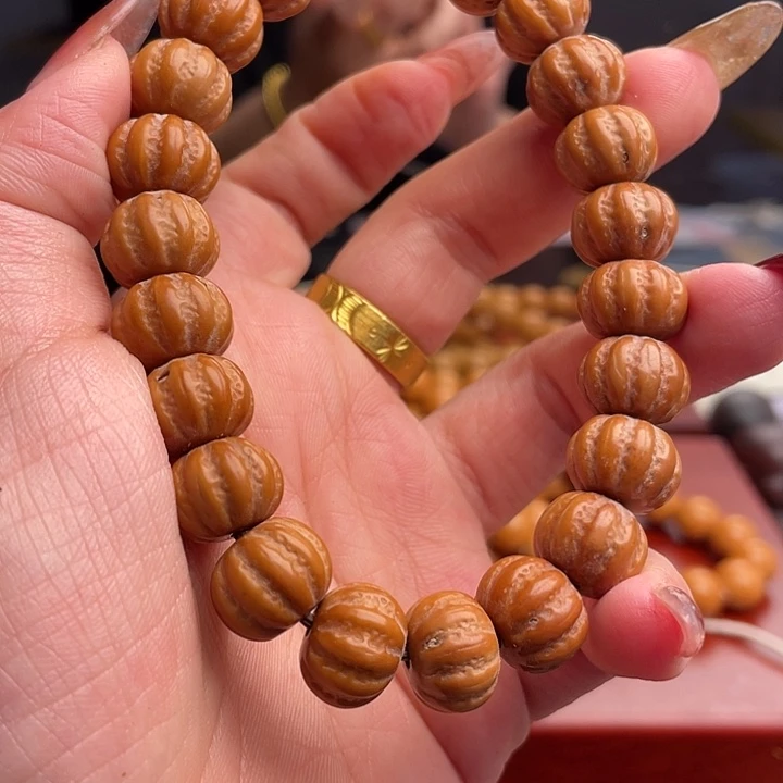 橄榄核吊坠排***鼻猴头手串