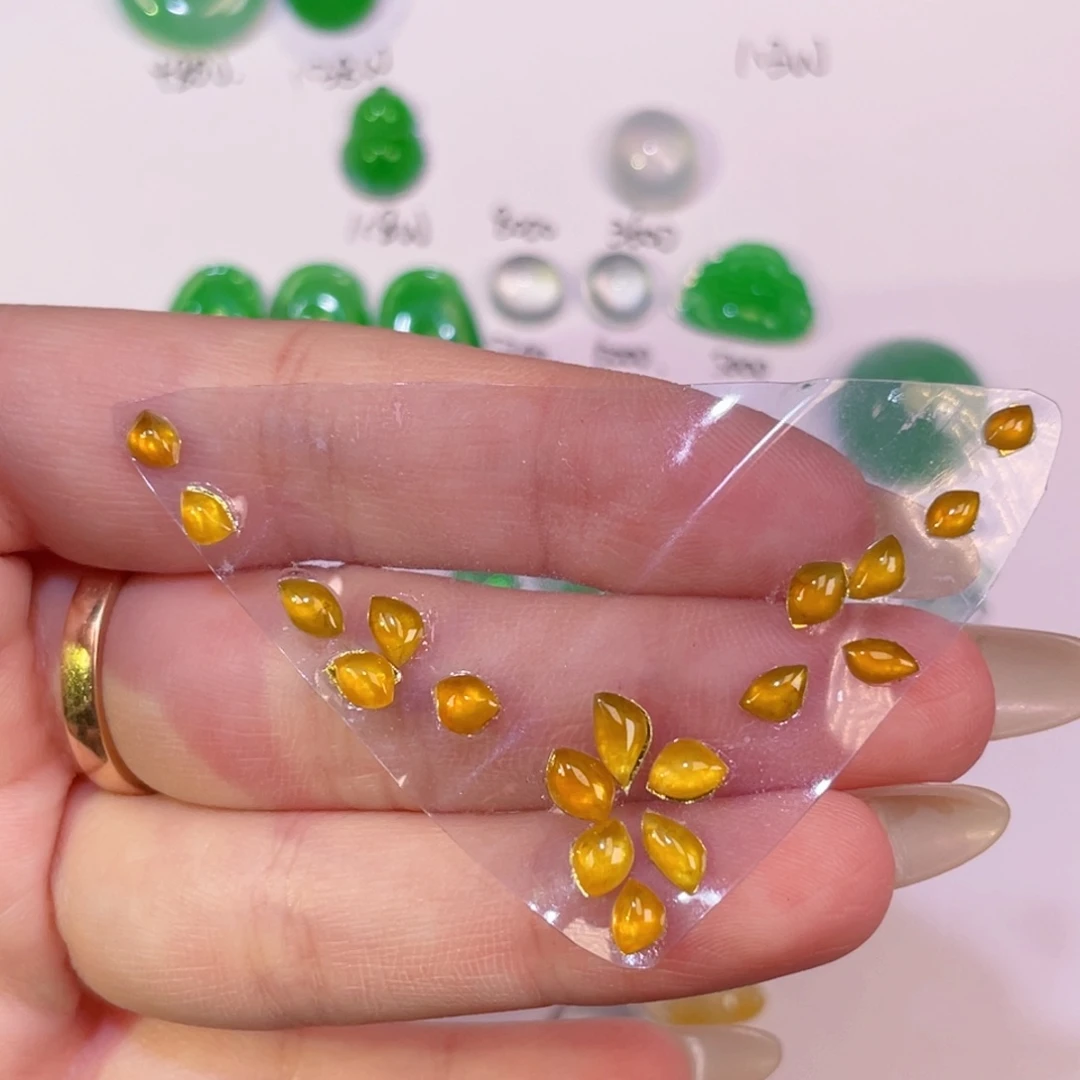 翡翠未镶嵌颈饰裸石