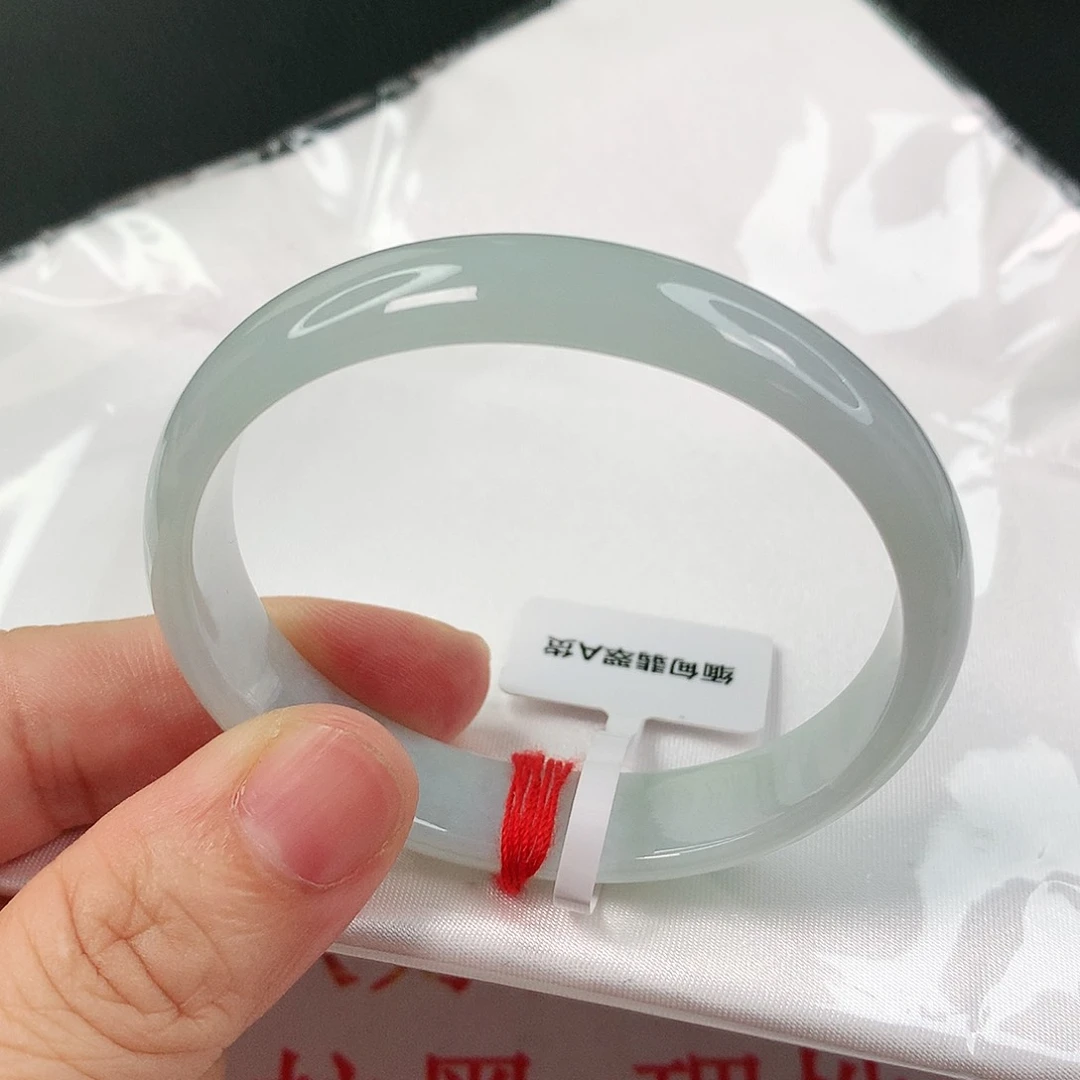 翡翠手镯未镶嵌，，，，，，，，