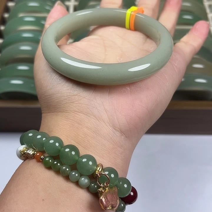 石英质玉未镶嵌手镯