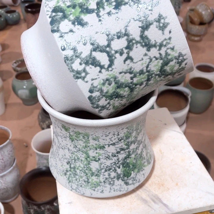 紫砂花盆口径20高度20两只小瑕疵