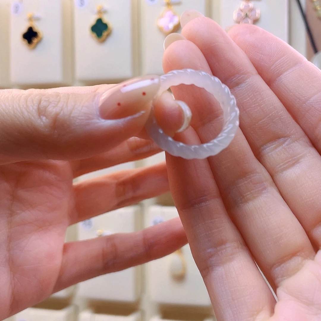 和田玉未镶嵌戒指