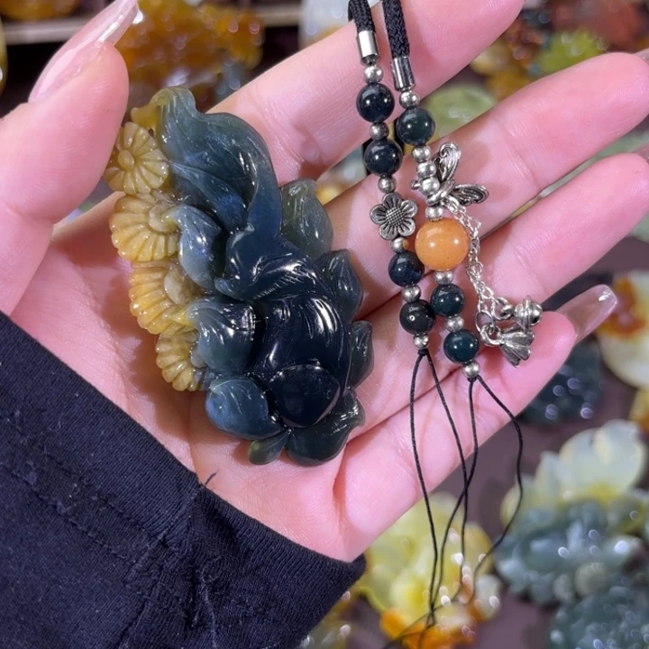 未镶嵌蛇纹石玉颈饰多***?随机发