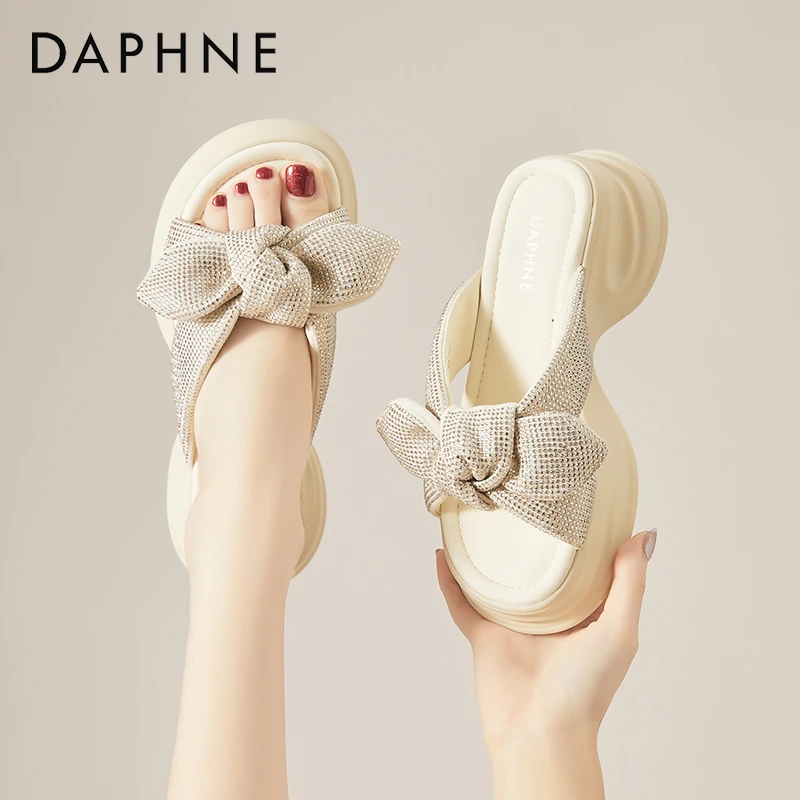 达芙妮厚底拖鞋女2025新款夏季外穿水钻蝴蝶结仙女风增高松糕凉拖