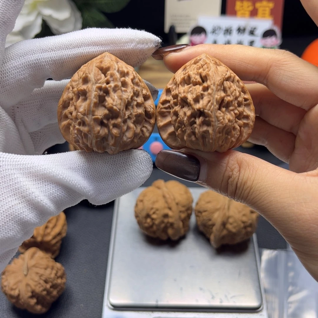文玩核桃把件默*40三角白280精对