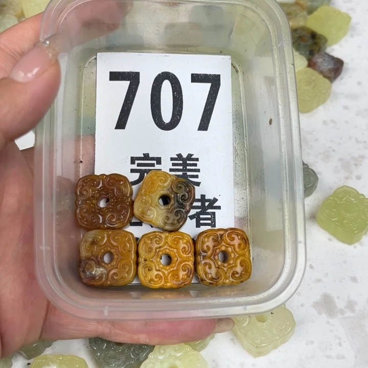 蛇纹石玉足银镀金镶嵌颈饰
