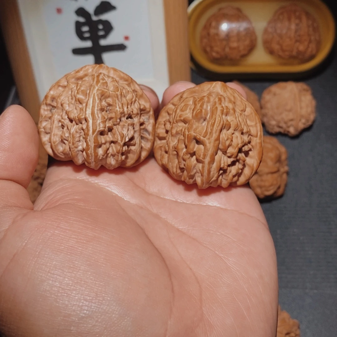 把件文玩核桃42.5三角白