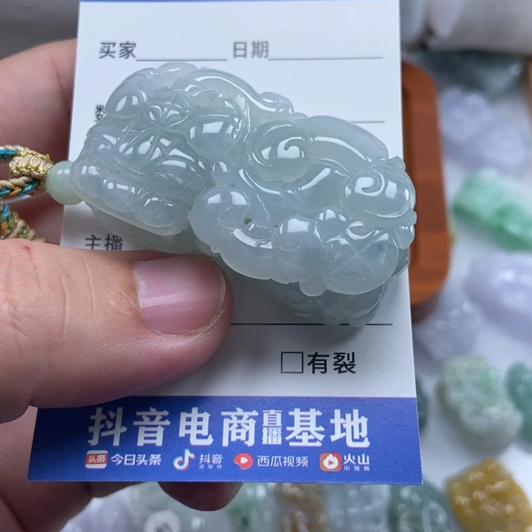 豆****翡翠未镶嵌颈饰霸王