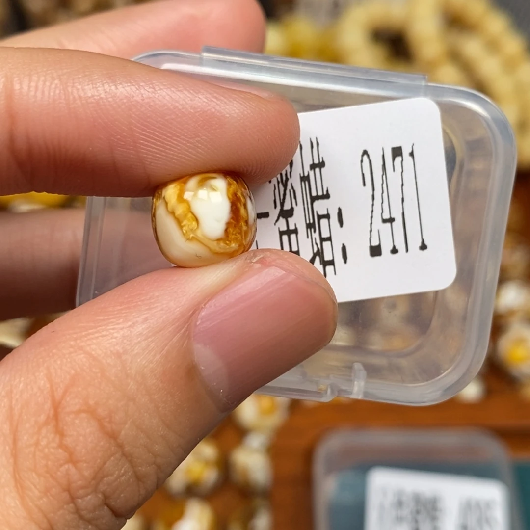 蜜蜡未镶嵌珠宝奇石2471