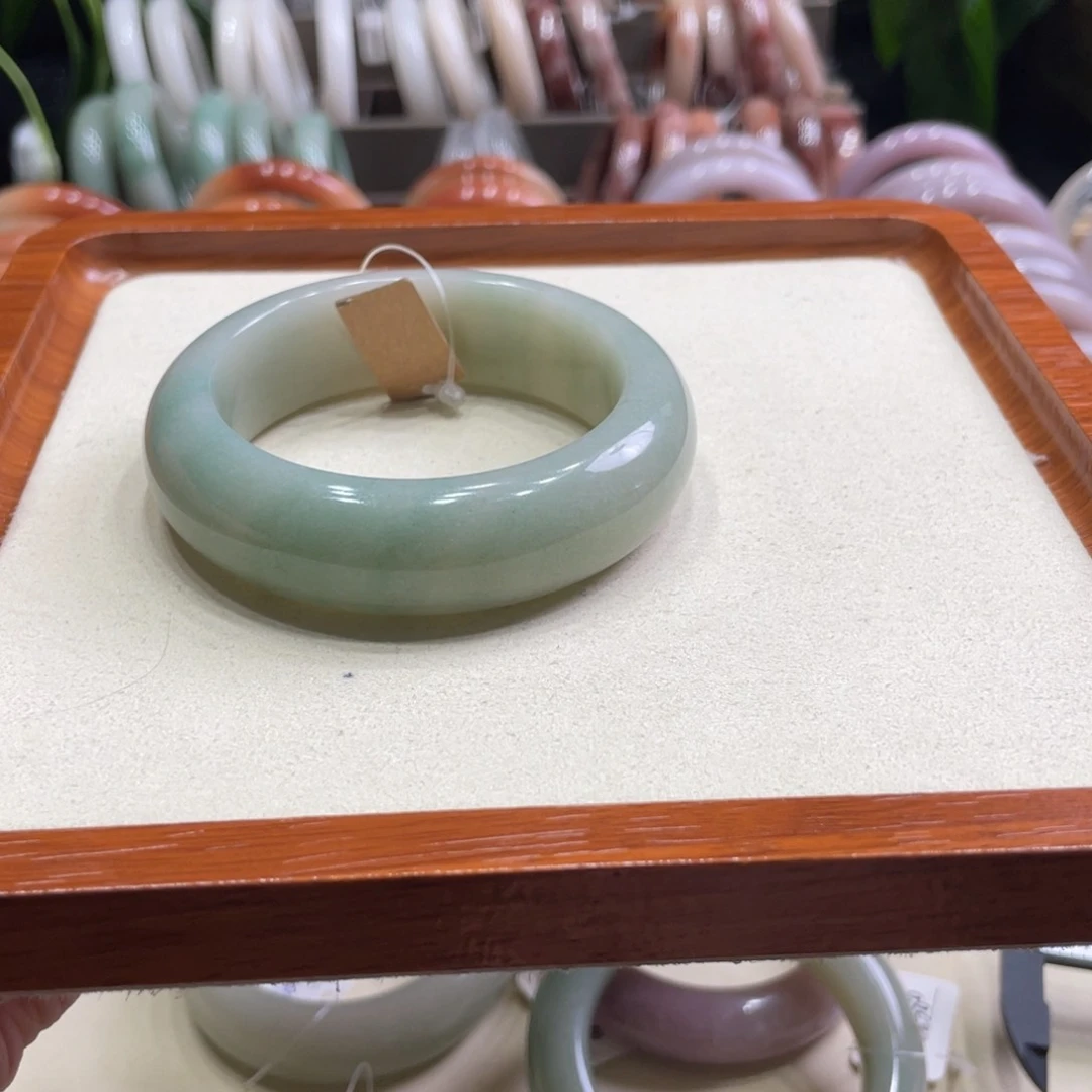 未镶嵌手镯石英质玉文*、