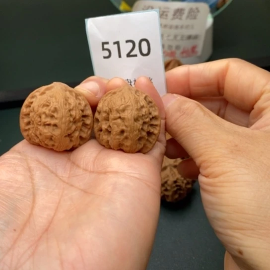 把件文玩核桃野狼手捻5120