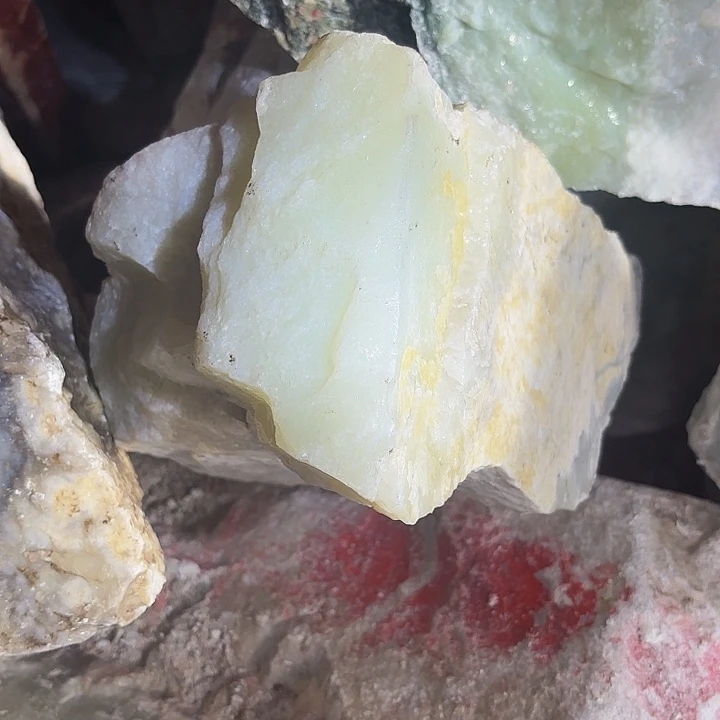 和田玉（糖玉）车挂未镶嵌