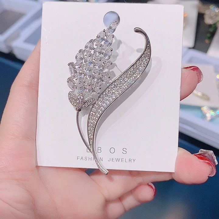 锆石铜合金一叶知秋胸针