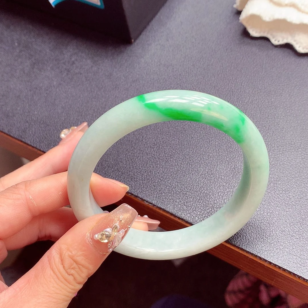 翡翠手镯未镶嵌缅甸翡翠